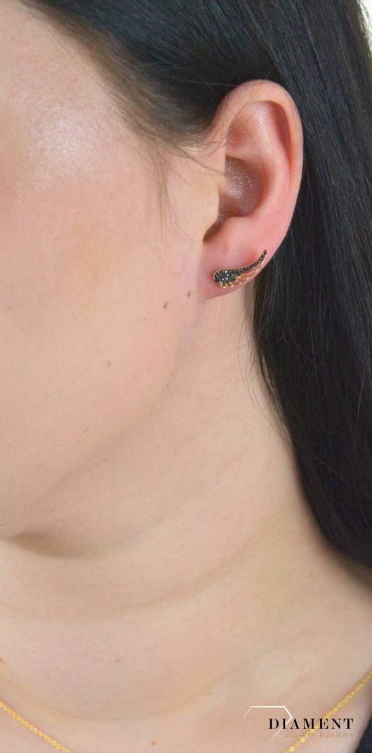 Złote kolczyki wkrętki, skrzydełka z czarnymi cyrkoniami 585 KL 8302A 585.jpg